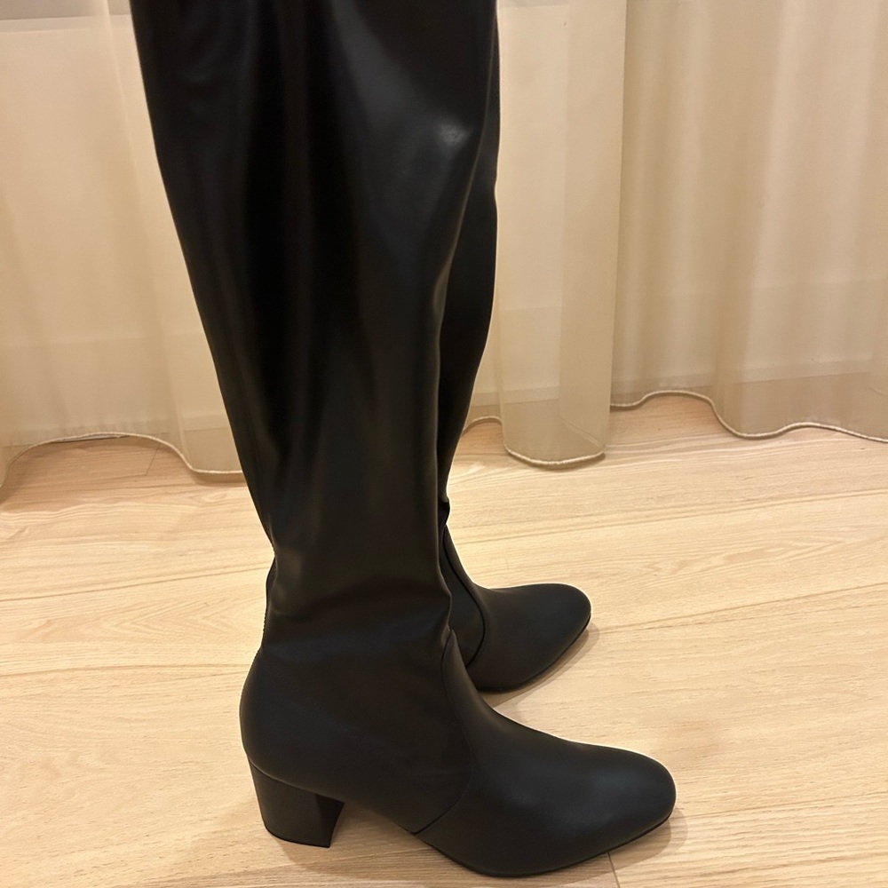 Ferragamo - Picture 2 of 3
